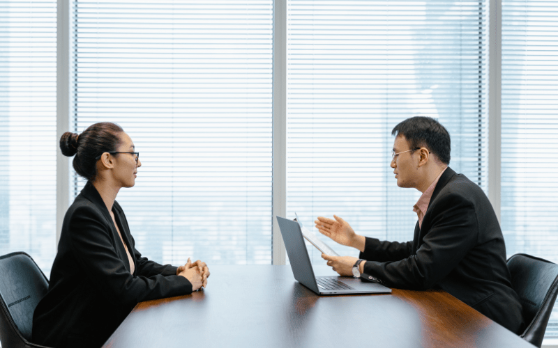 Các câu hỏi phỏng vấn vị trí Operation Manager thường xoay quanh các chủ đề về quản lý, vận hành và những case study thực tế